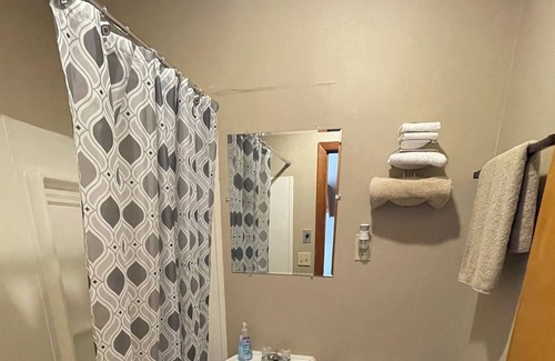 Faulkton Casa | Dakota Landing Cabins & Motel: Room #4-Cozy, newly remodeled motel room