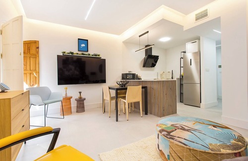 Centro - Sagrario Apartamento | Dalí's Sanctuary in Granada Private Parking Free