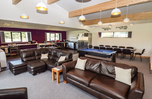 Ingleton Cabaña | DALE'S LODGE, family friendly, with a garden in Ingleton