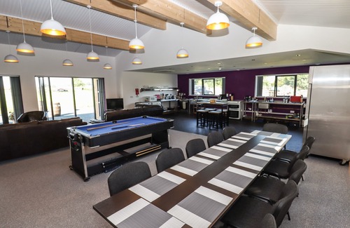 Ingleton Cabaña | DALE'S LODGE, family friendly, with a garden in Ingleton