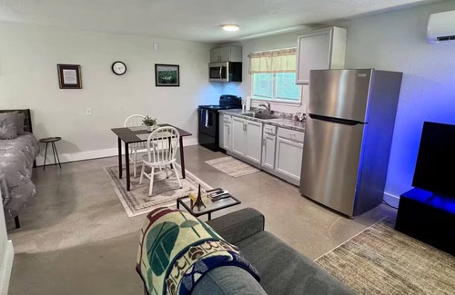 Oak Cliff Apartamento | Dallas - Bishop Arts Guest Studio - Pet Friendly!