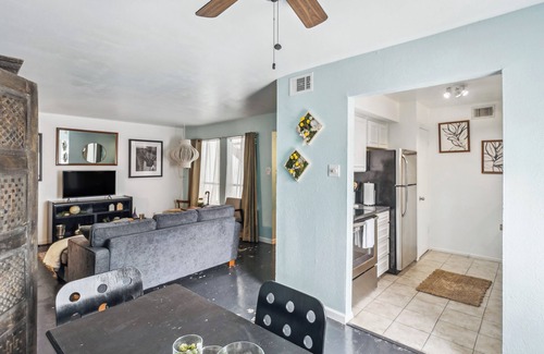 Knox - Henderson Condominio | Dallas Condo w/ Pool Access ~ 4 Mi to Downtown!