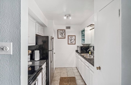 Knox - Henderson Condominio | Dallas Condo w/ Pool Access ~ 4 Mi to Downtown!