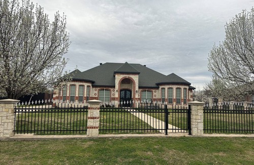 Dallas Casa | Dallas Horse Property on 5 acres, "a little piece of paradise."