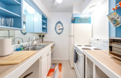 Knox - Henderson Condominio | Dallas Vacation Rental Condo w/ Community Pool!