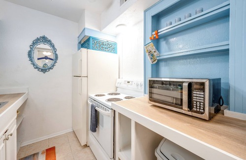 Knox - Henderson Condominio | Dallas Vacation Rental Condo w/ Community Pool!