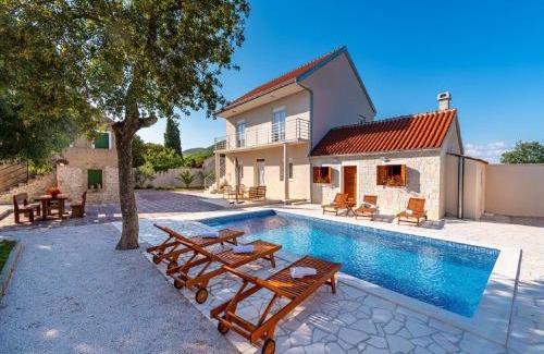 Velim Casa | Dalmatia Pool Villa Retreat