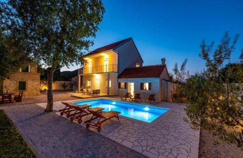 Velim Casa | Dalmatia Pool Villa Retreat