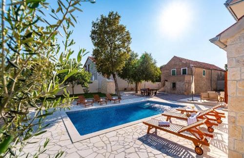 Velim Casa | Dalmatia Pool Villa Retreat