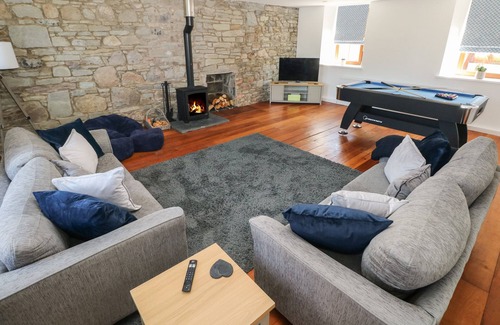 Llansaint Casa | DALTON COTTAGE, pet friendly, character holiday cottage in Llansaint