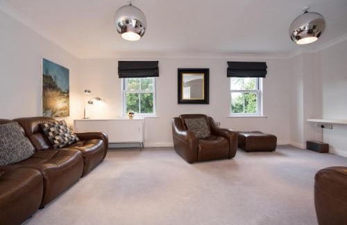 Durham Casa | Dalton Crescent