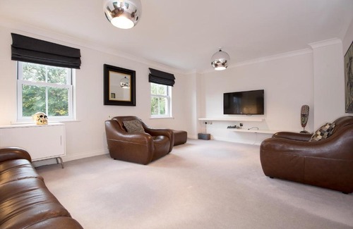 Durham Casa | Dalton Crescent