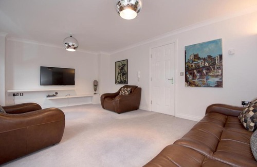 Durham Casa | Dalton Crescent