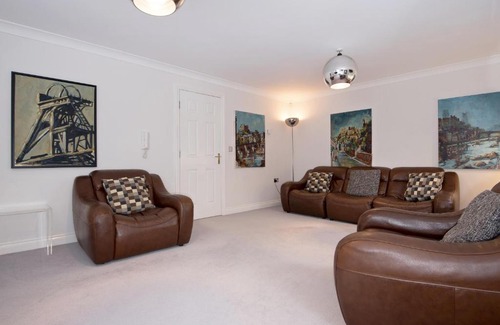 Durham Casa | Dalton Crescent