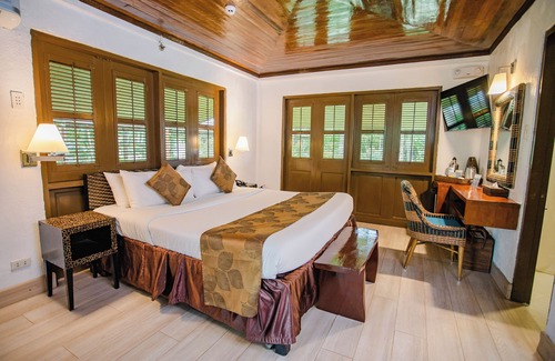 Cabayugan Complejo | Daluyon Beach and Mountain Resort