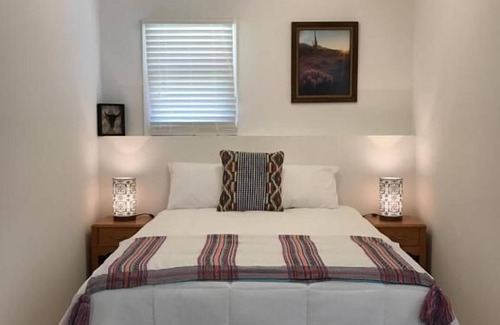 Hot Springs Hotel | Dame Fortune's Cottage Court