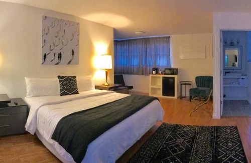 Hot Springs Hotel | Dame Fortune's Cottage Court