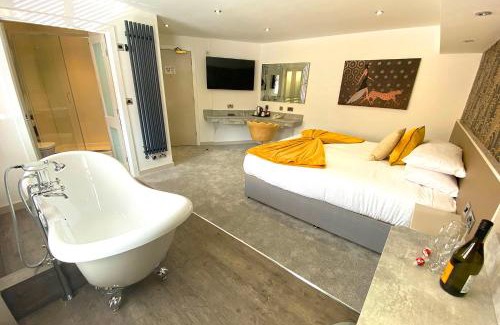 Lincoln Hotel | Damon’s Hotel