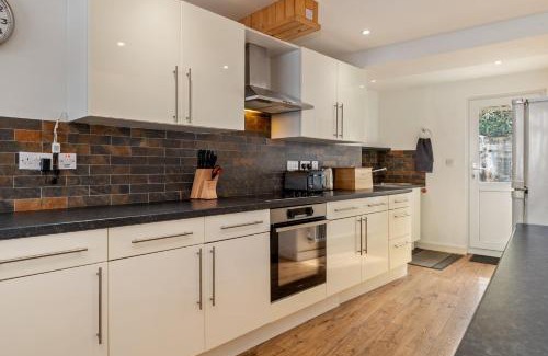 Laugharne Casa | Dan Y Bryn - A lovely 3 bedroom house centrally located in Laugharne