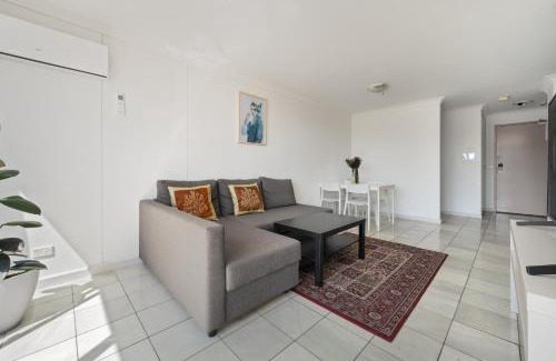 City East Apartamento | Dana-Ensuite in Central Shared Duplex Apartment