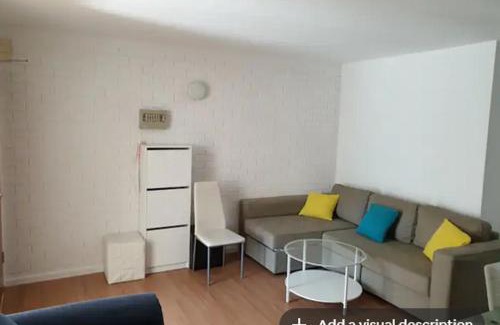 Turner Casa | Dana-Private Room in 3-Bedroom Apartment-1