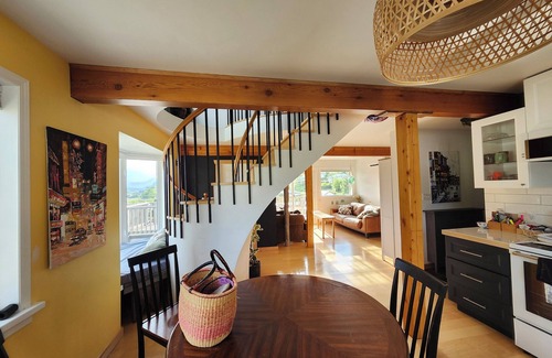 Queen Charlotte Casa | Dana's Place