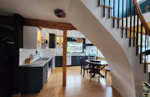 Queen Charlotte Casa | Dana's Place