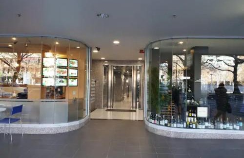 City East Apartamento | Dana-Spacious Private Room in Shared 2-Bedroom Apartment-2