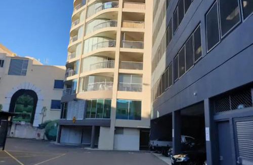 City East Apartamento | Dana-Spacious Private Room in Shared 2-Bedroom Apartment-2