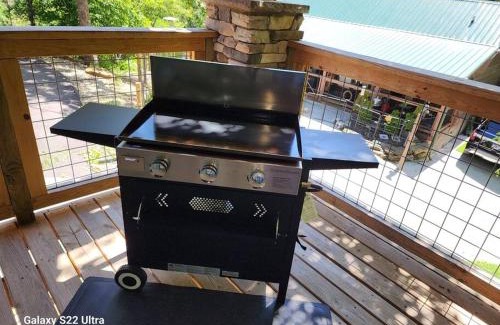 Sevierville Casa | Dancing Bear Cabin- Relax & Enjoy!