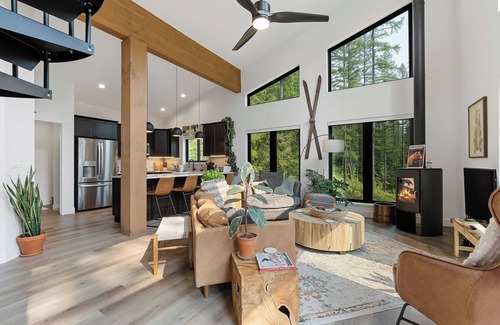 Columbia Falls Casa | Dancing Bear Haus - Gorgeous Mountain Modern bet/ Glacier Nat’l Park & Whitefish