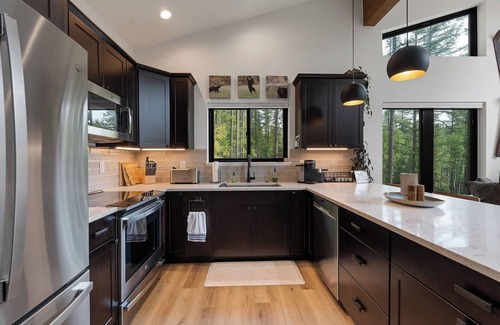 Columbia Falls Casa | Dancing Bear Haus - Gorgeous Mountain Modern bet/ Glacier Nat’l Park & Whitefish