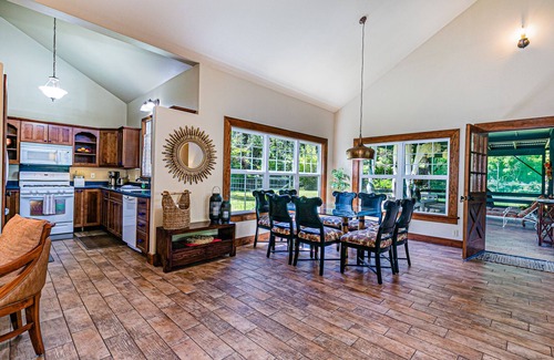 Royal Hawaiian Estates Casa | Dancing Volcano Estate - sleeps 8 Near Hawaii Volcanoes National Park