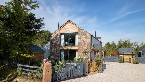 Carlisle Casa | Dandelion Cottage