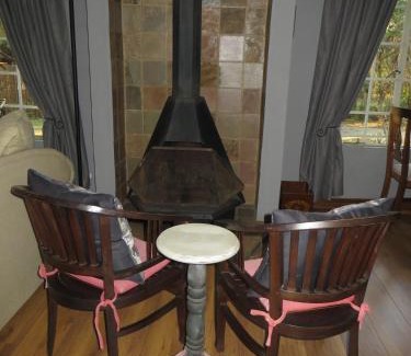 Thembisile Apartamento | Dandelion Cottage