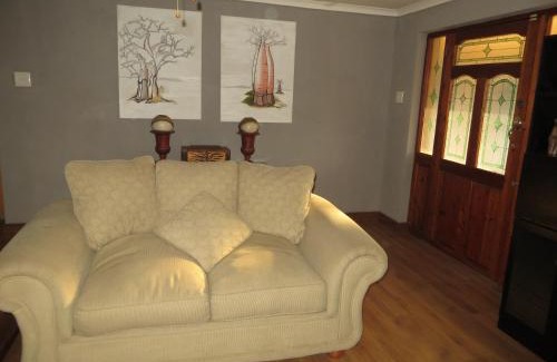 Thembisile Apartamento | Dandelion Cottage