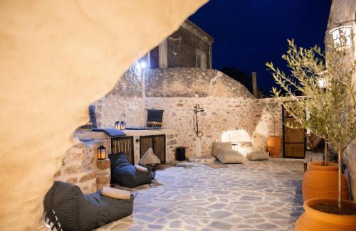 Koita Casa | Dandy Villas Mani - Old Tower House - Fireplace - Pool