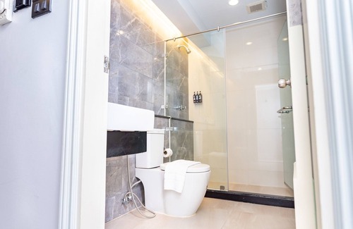 Talat Yot Hotel | Dang Derm in The Park Khaosan