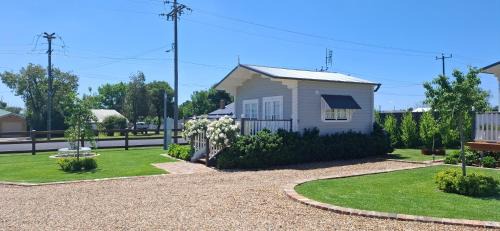 Central Mudgee Casa | Dangerfield Oaks Boutique Cottage's