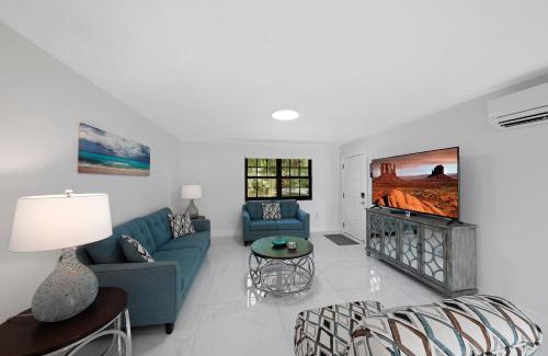 Melaleuca Gardens Casa | Dania Beach Unit 1 By Pmi