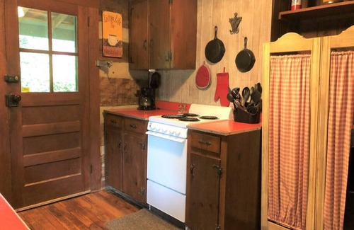 Luray Cabina | Daniel Boone Cabin RPC