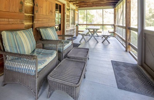 Luray Cabina | Daniel Boone Cabin RPC