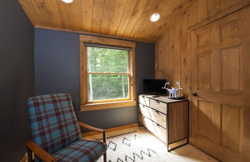 Killingworth Cabina | Daniel Boone meets Mid Century Modern Retreat