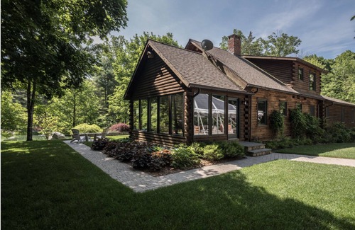 Killingworth Cabina | Daniel Boone meets Mid Century Modern Retreat