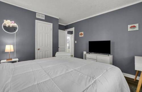 Montgomery Casa | Daniel's Midtown Retreat - Pet Friendly - 5 beds - Centrally Located