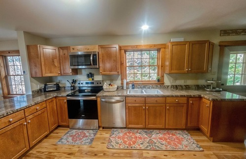 Marshfield Chalet De Esquí | Danielsons Chalet family friendly peaceful 3200sq.ft home at Groton state forest