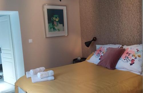 Saint-Remy-en-Rollat Casa | Dans colombier proche de Vichy parking privé