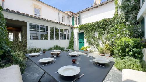 La Couarde-sur-Mer Villa | Dans le centre du village, bordée par une petite venelle typiquement rétaise, maison de village entièrement rénovée en 2