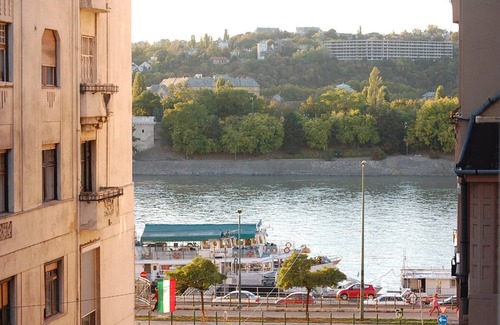 Ujlipotvaros Apartamento | Apartamento con vistas al Danubio, aire acondicionado, wifi, minibar gratuito, bienvenida personal cerca del Parlamento