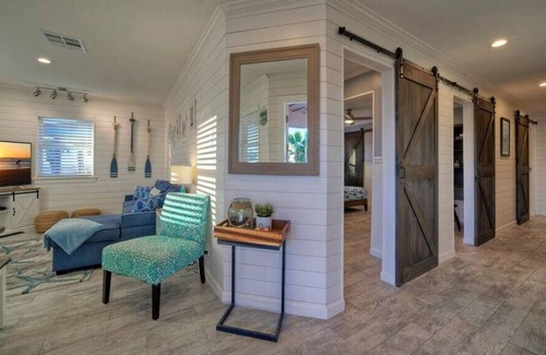 Leeward Sands Casa | Dapper Dolphin-Yard, Sunset View, Near City Pool